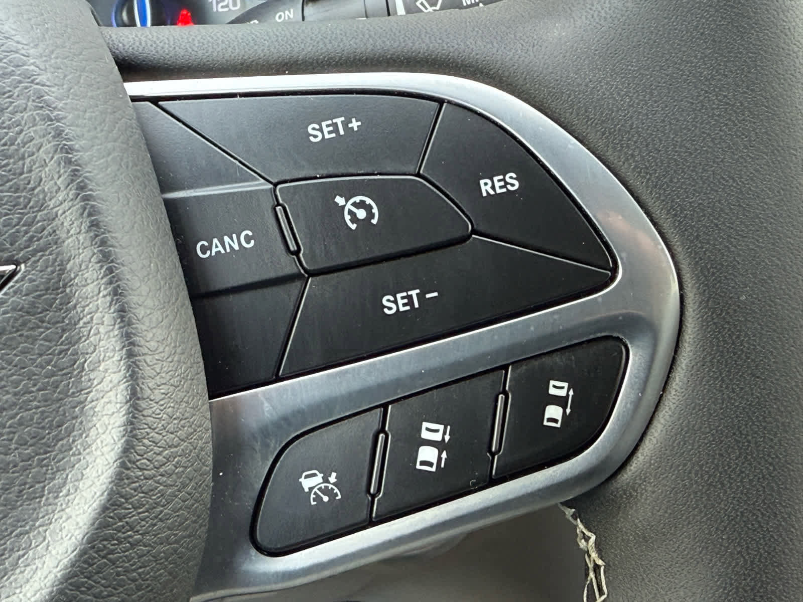 Used 2024 Chrysler Pacifica Touring-L image 22