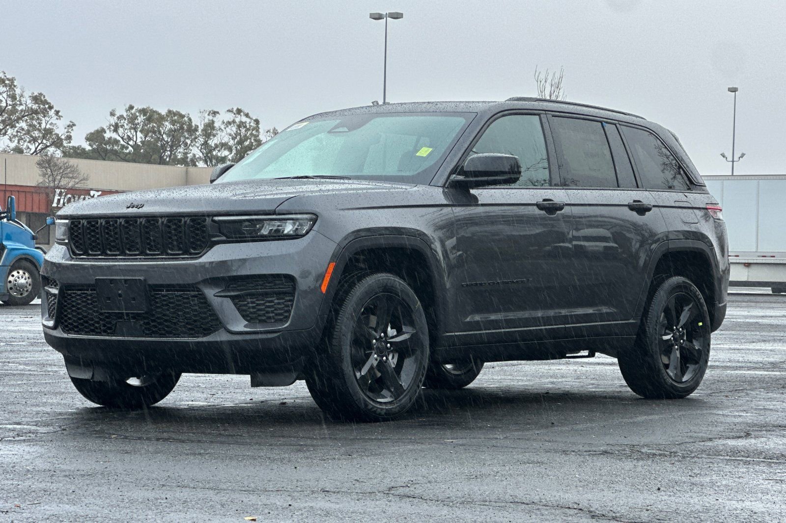 Used 2025 Jeep Grand Cherokee Altitude RWD image 7