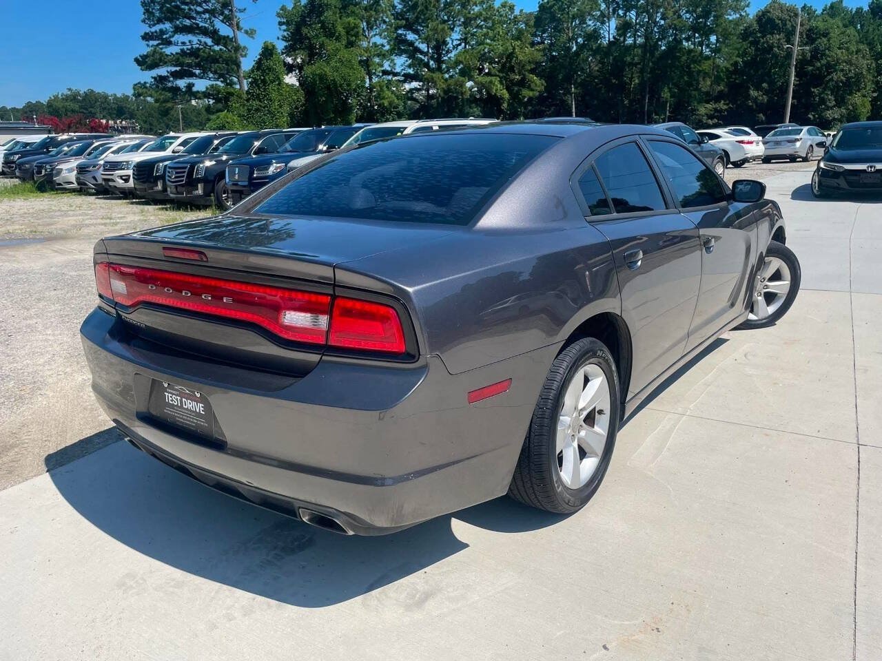 Used 2014 Dodge Charger SE RWD image 9