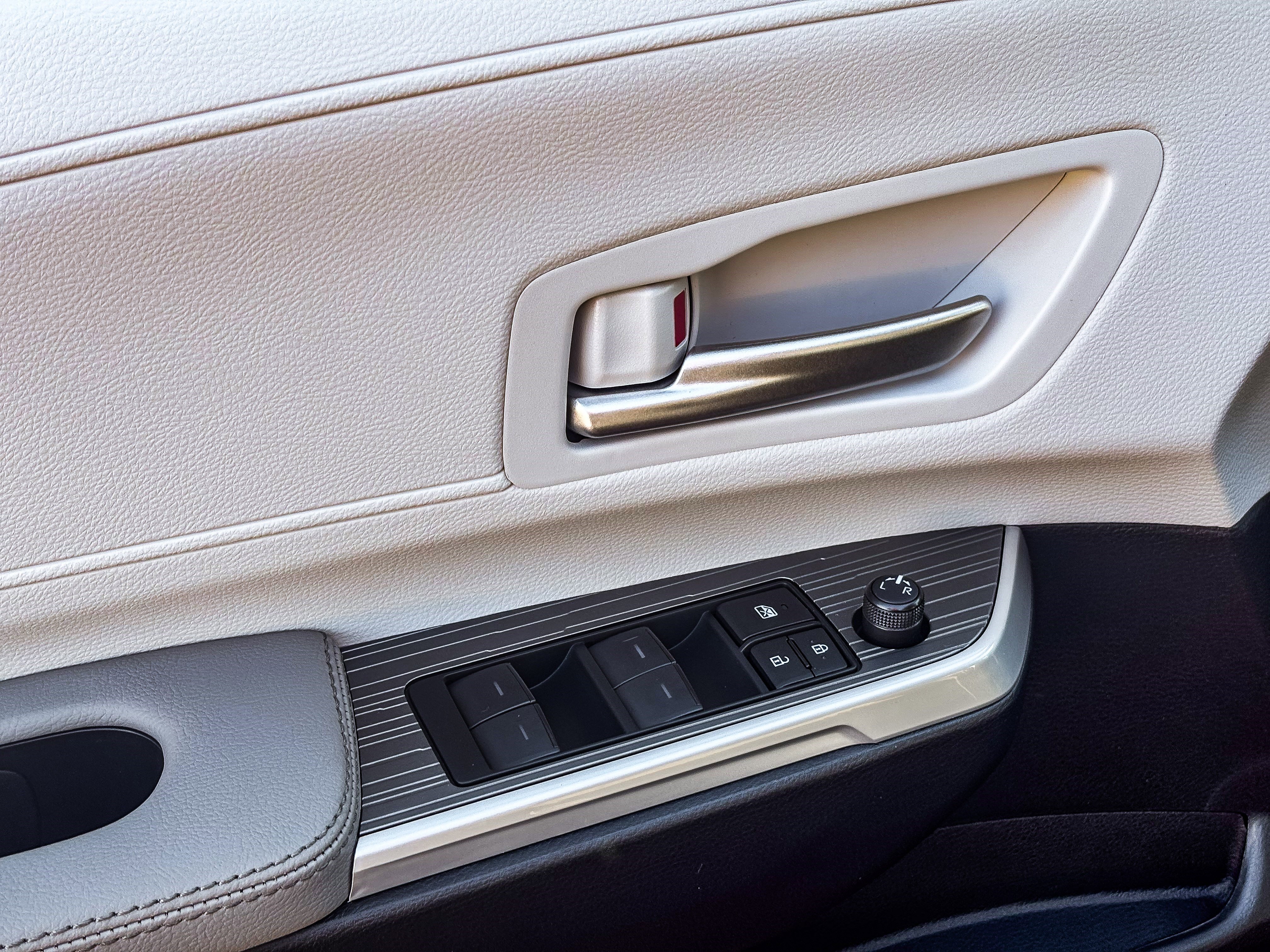 New 2026 Toyota Sienna XLE FWD image 22