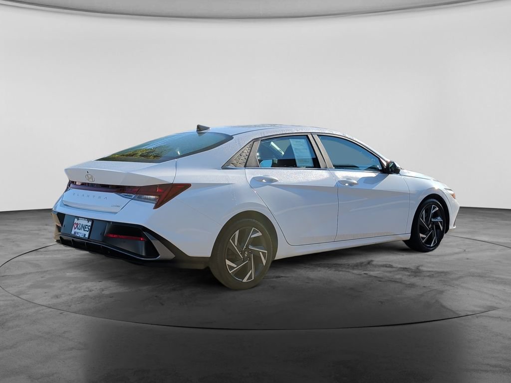 Used 2024 Hyundai Elantra Limited FWD image 7