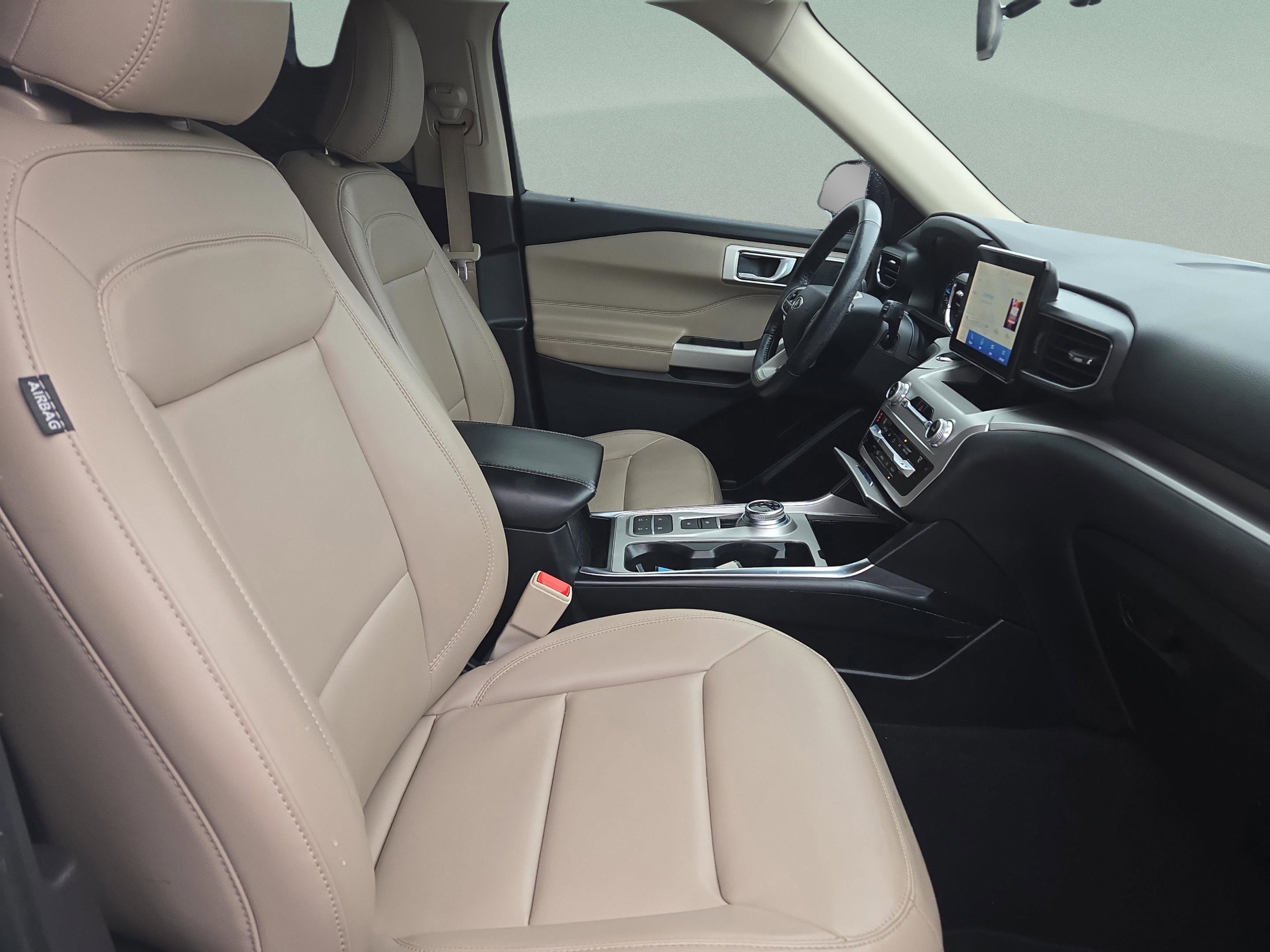 Used 2021 Ford Explorer XLT w/ Equipment Group 202A image 26