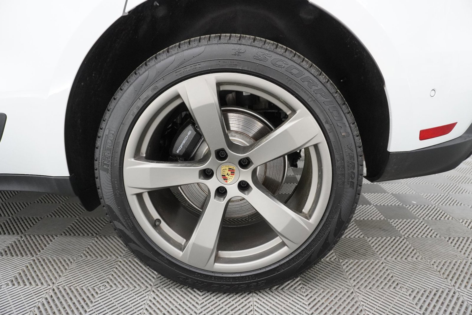 Certified 2025 Porsche Macan image 13