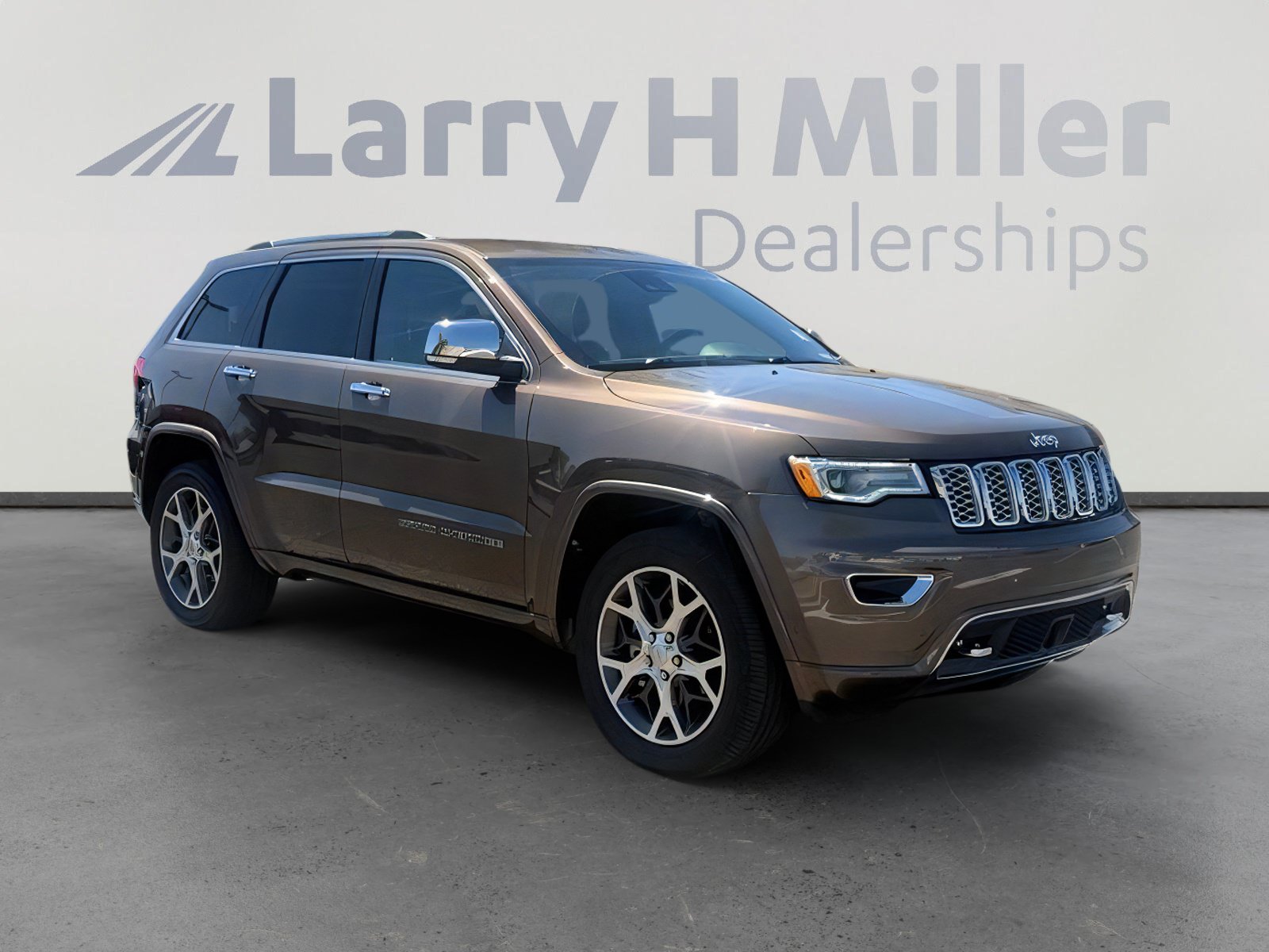 Used 2019 Jeep Grand Cherokee Overland AWD/4WD image 7