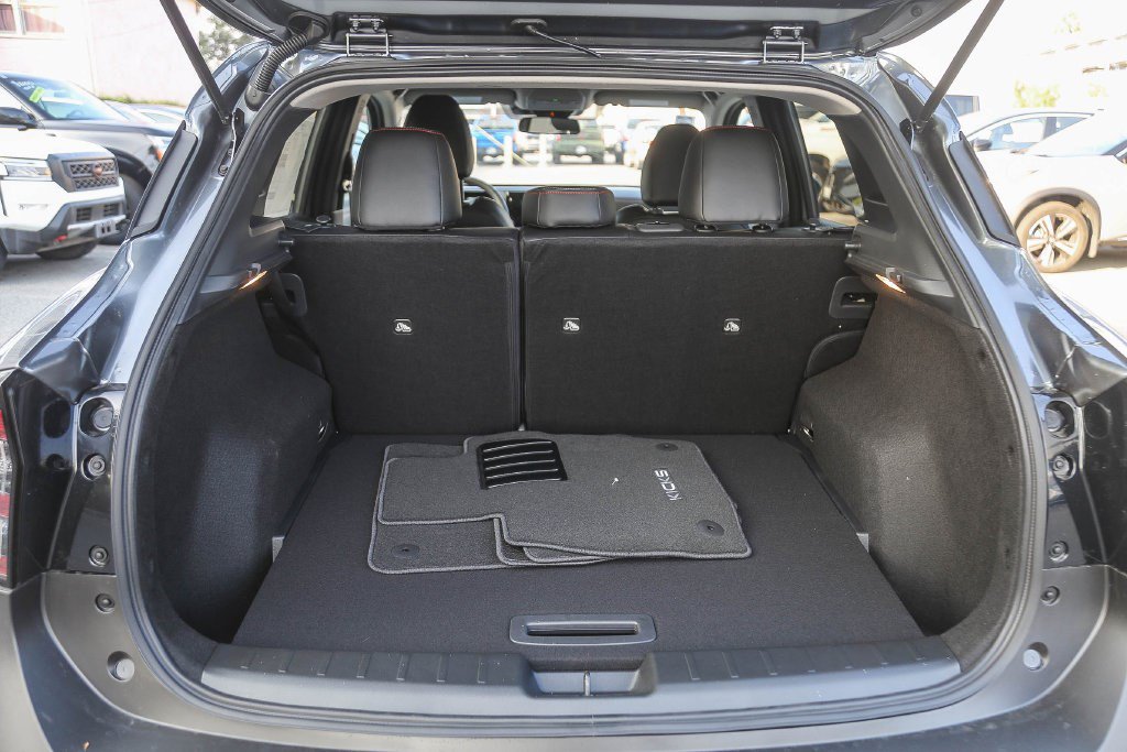 New 2026 Nissan Kicks SR w/ Cold Weather Package FWD image 11