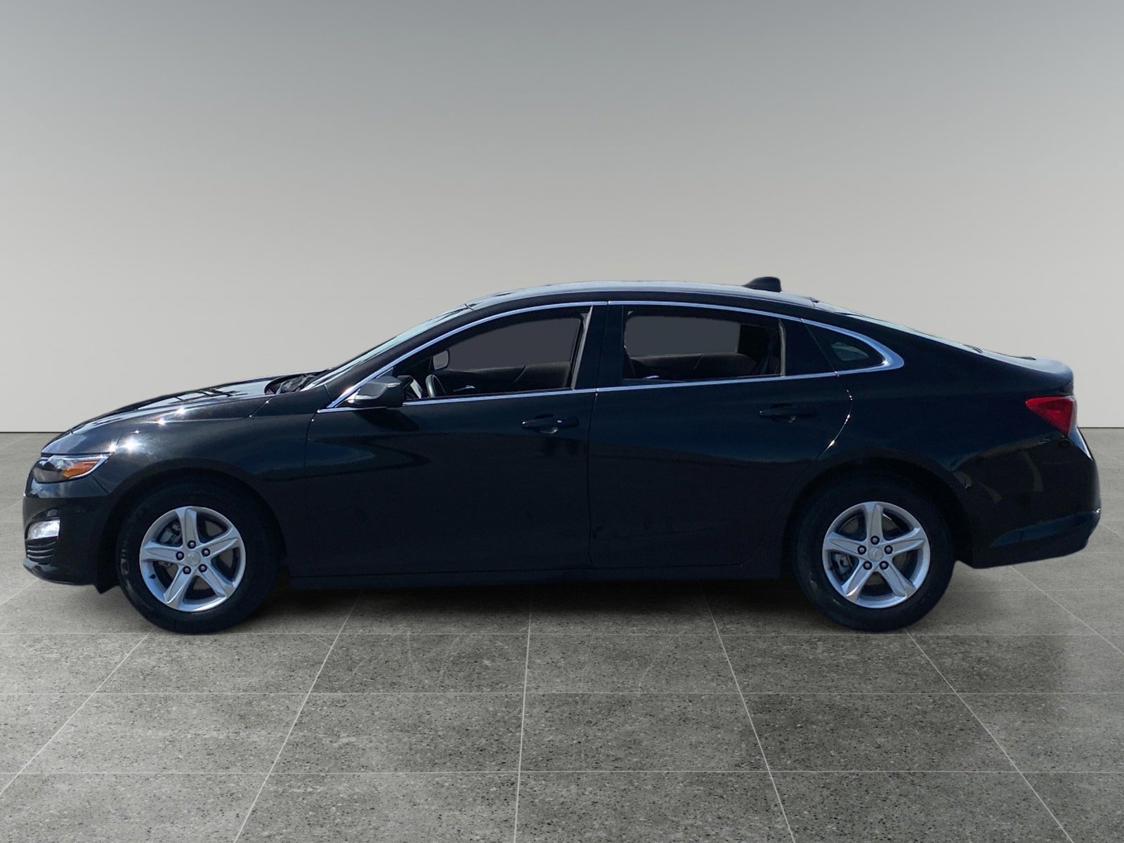 Used 2024 Chevrolet Malibu LS image 2