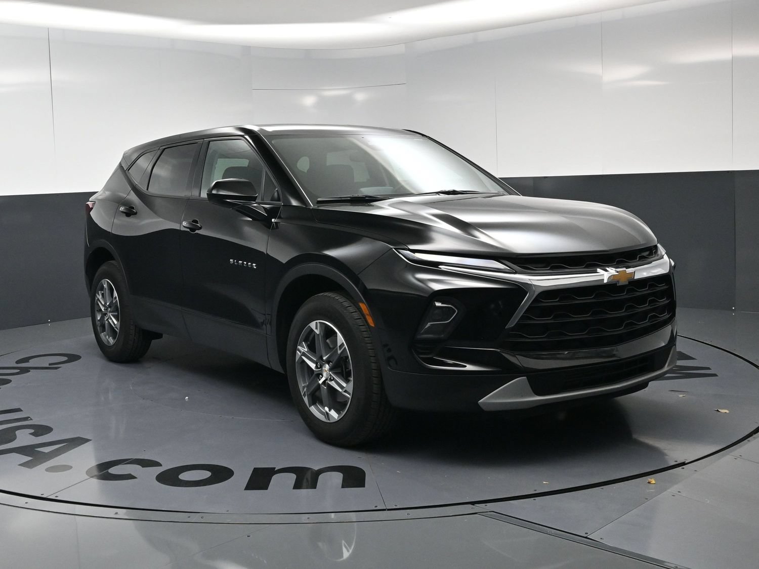 Used 2026 Chevrolet Blazer LT FWD image 2