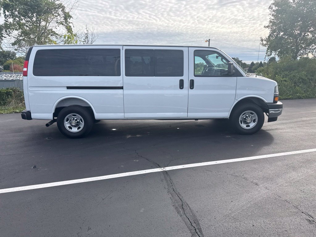 Used 2025 Chevrolet Express 3500 LT w/ LT Preferred Equipment Group RWD image 11