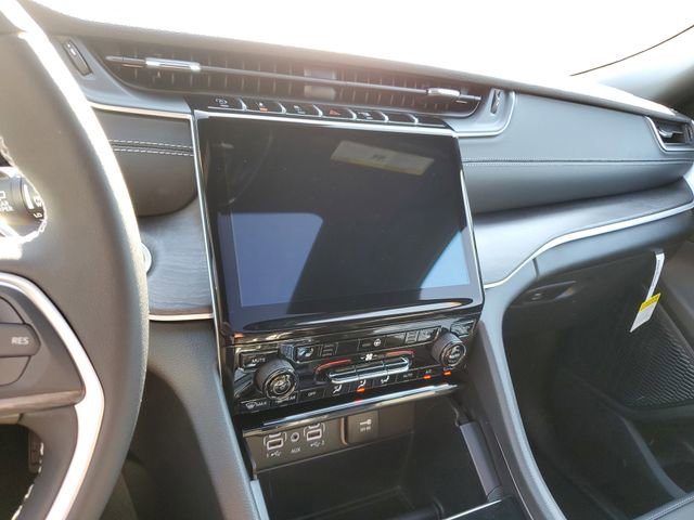 New 2025 Jeep Grand Cherokee L Limited w/ Black Appearance Package image 10