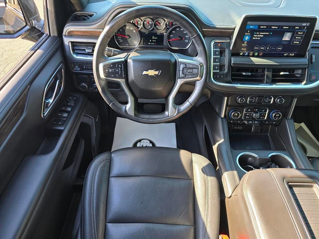 Used 2021 Chevrolet Suburban LT RWD image 3
