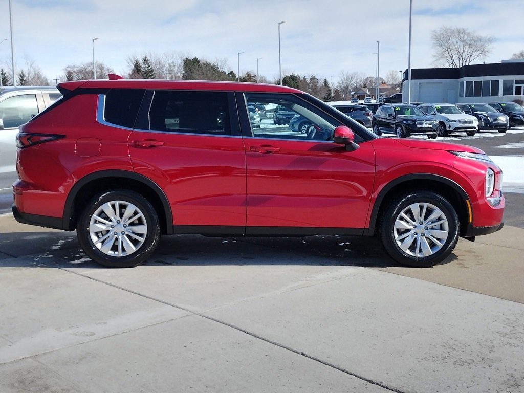 New 2026 Mitsubishi Outlander ES image 14