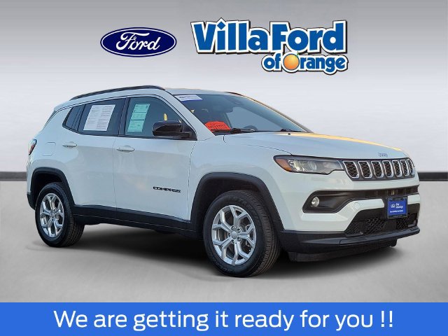 Used 2024 Jeep Compass Latitude AWD/4WD image 1