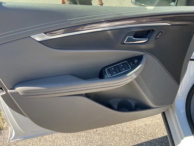 Used 2016 Chevrolet Impala LT w/ Convenience Package FWD image 10