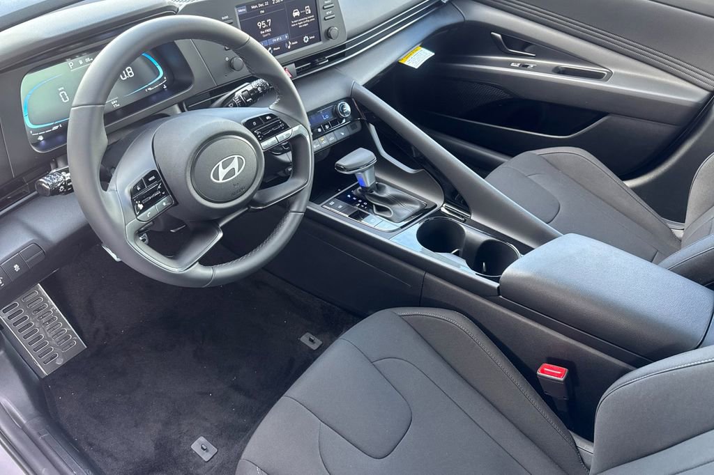 New 2026 Hyundai Elantra SEL Sport Premium FWD image 10