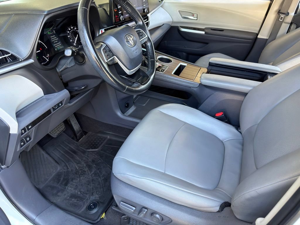 Used 2021 Toyota Sienna XLE FWD image 17