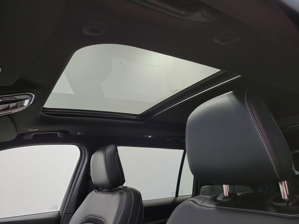 New 2025 Jeep Grand Cherokee L Limited w/ Black Appearance Package image 11