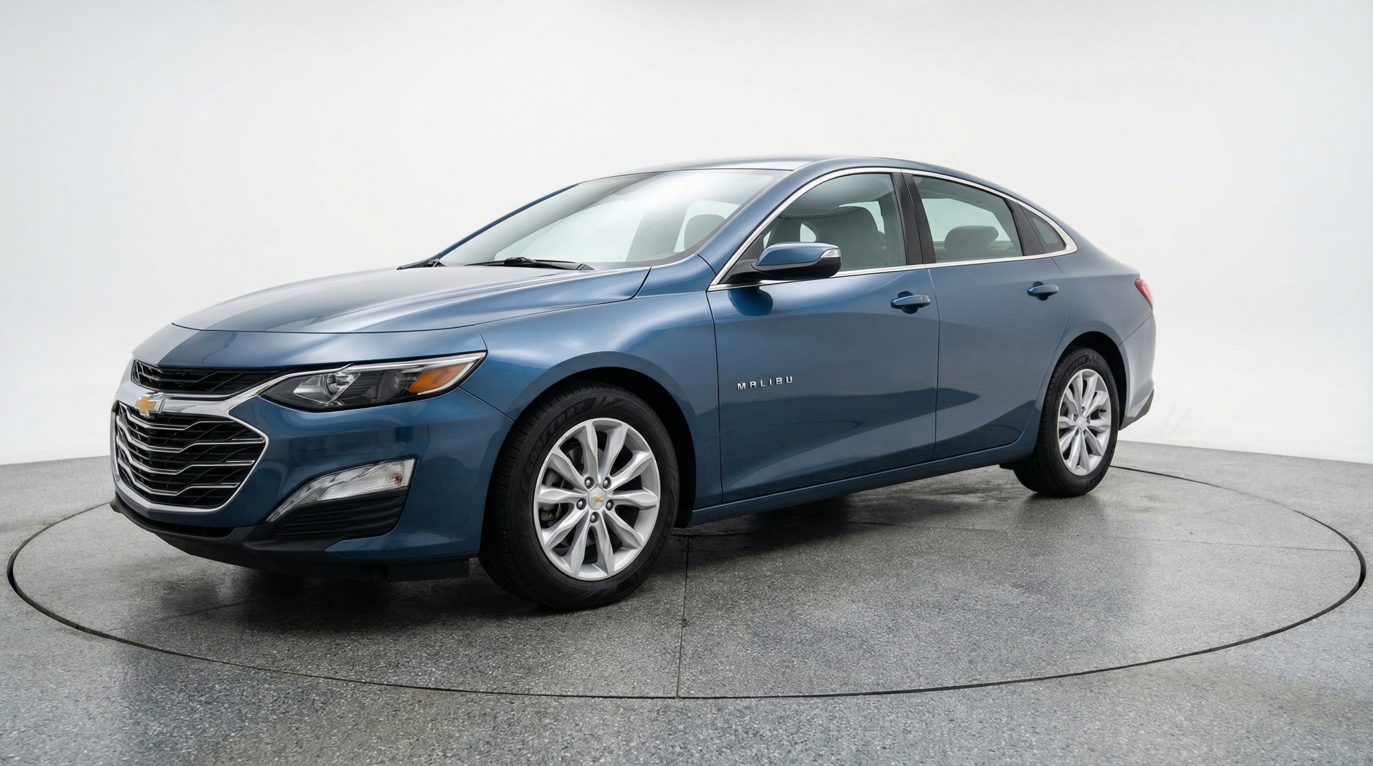 Used 2024 Chevrolet Malibu LT image 3