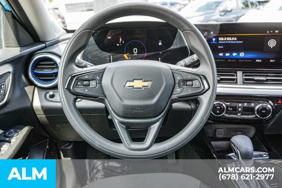 Used 2025 Chevrolet Trax LT FWD image 27
