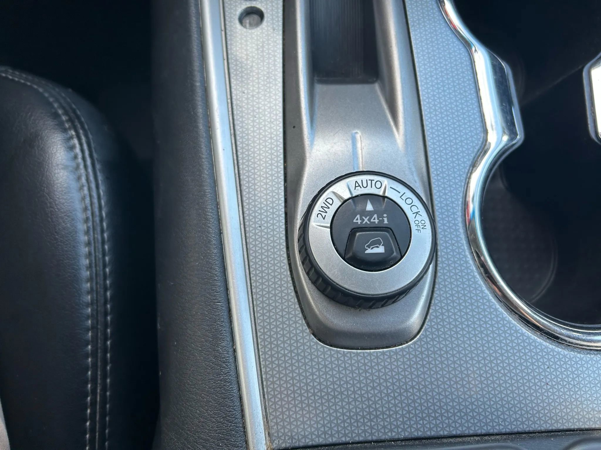 Used 2020 Nissan Pathfinder SL image 13