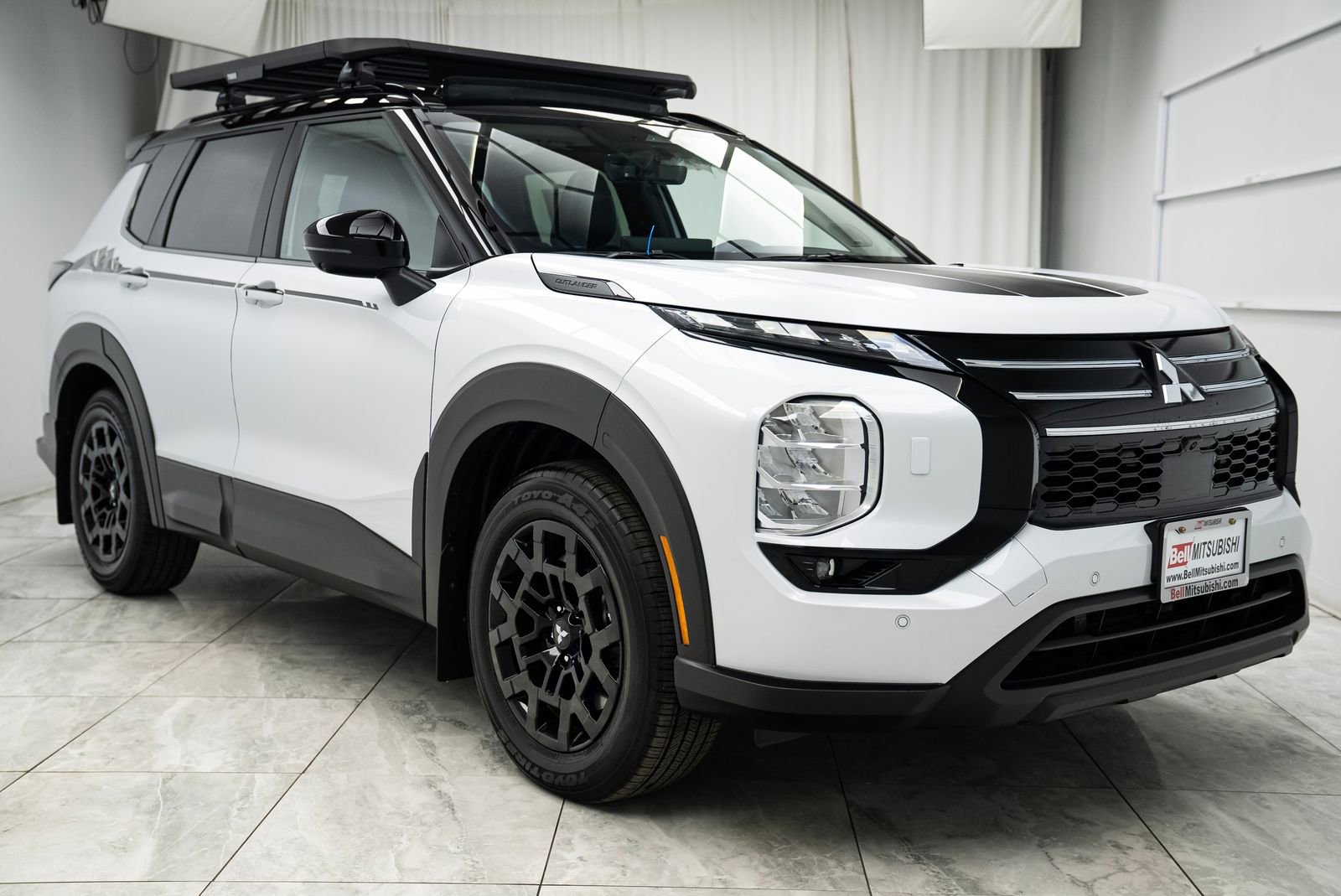 Used 2025 Mitsubishi Outlander Trail Edition image 1