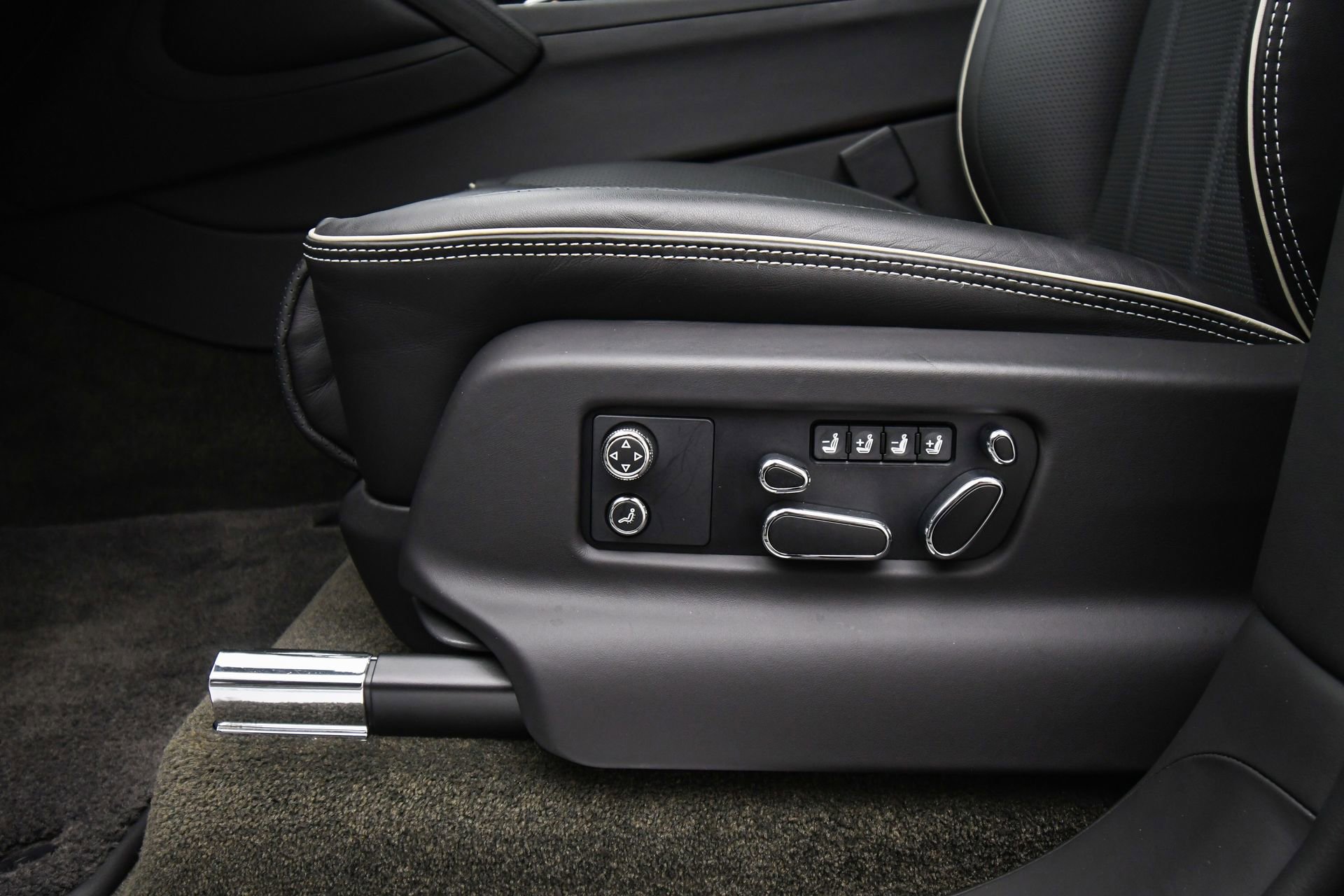 Used 2023 Bentley Bentayga Extended Wheelbase image 43