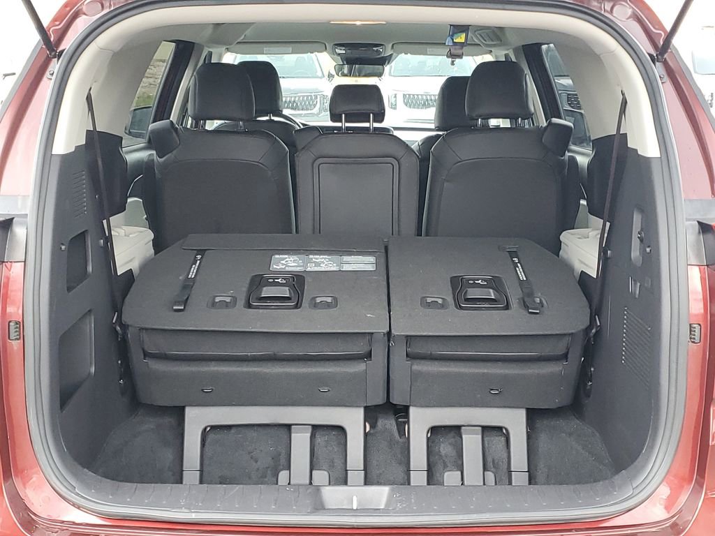 Used 2024 Kia Carnival LX FWD image 7