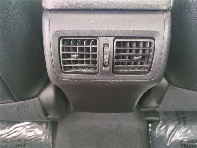 Used 2015 Toyota Camry XLE w/ Moonroof Package image 17