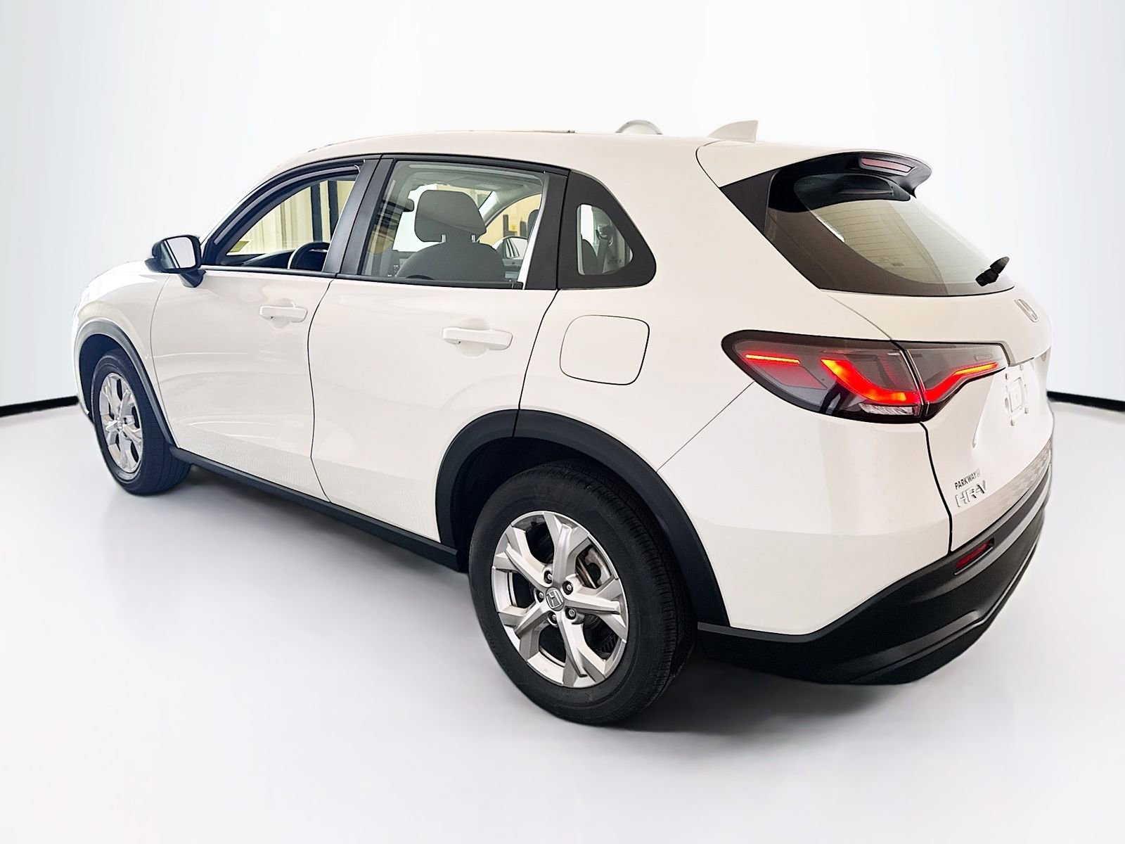 Used 2025 Honda HR-V LX image 5