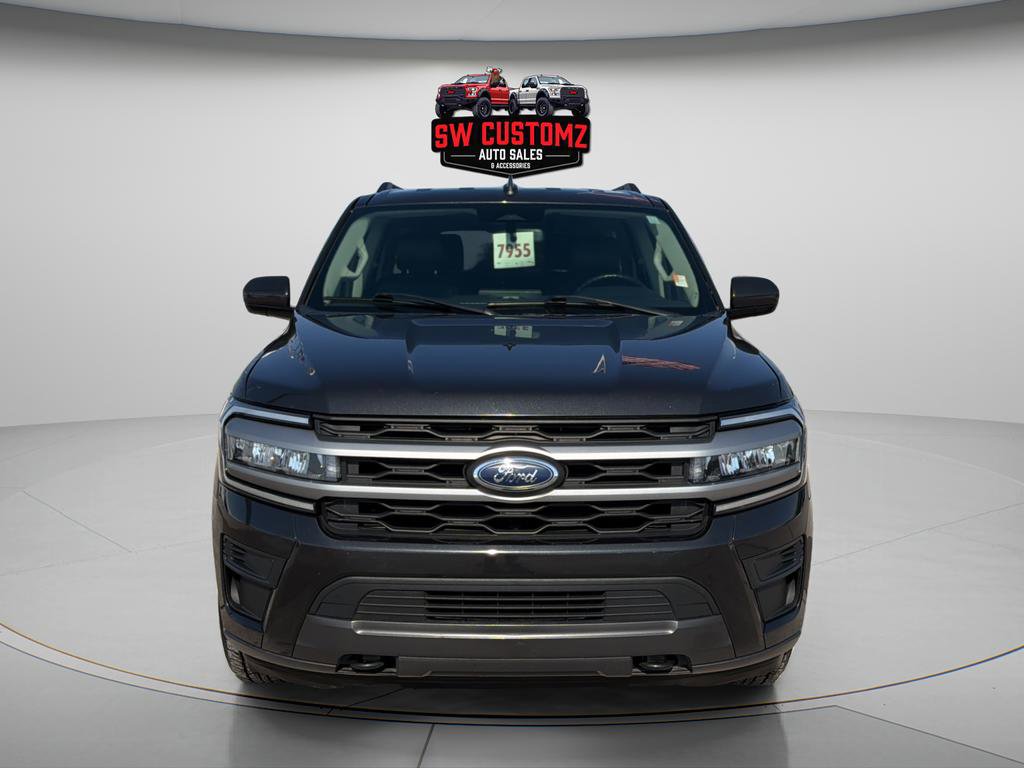 Used 2023 Ford Expedition Max XLT image 2