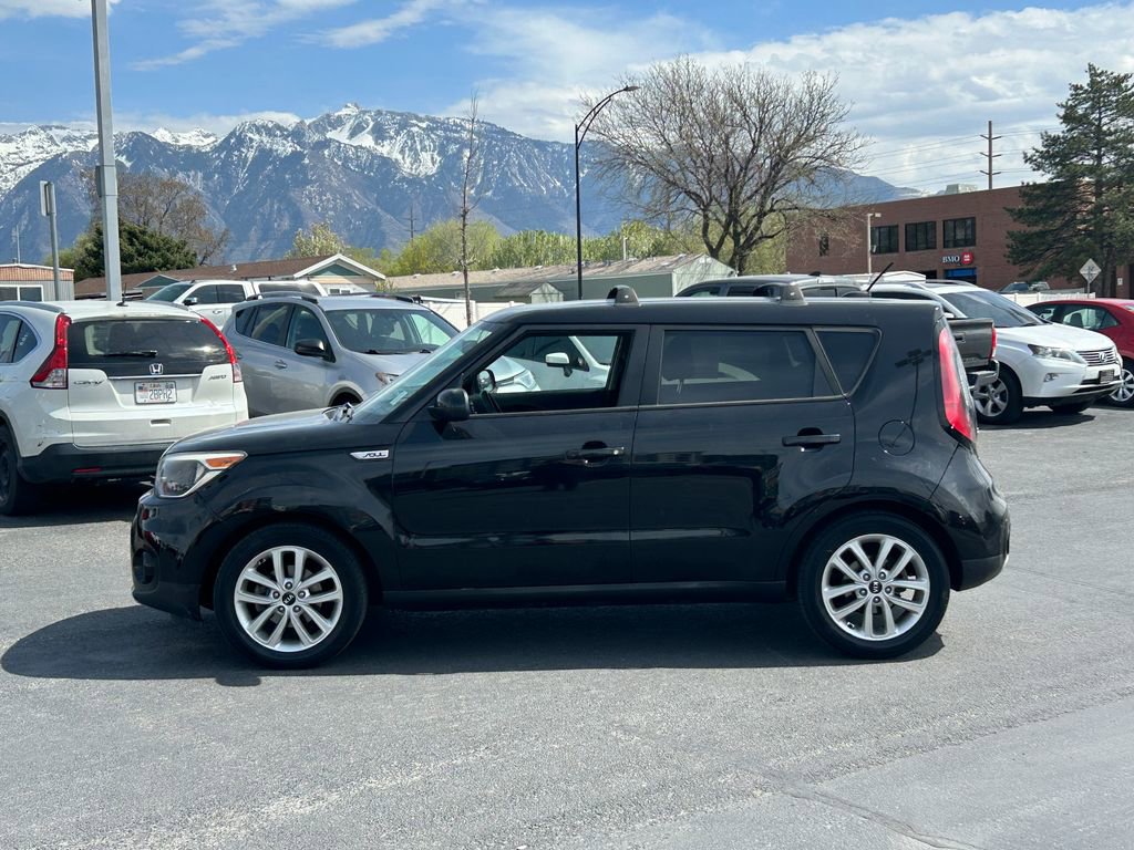 Used 2017 Kia Soul + FWD image 7