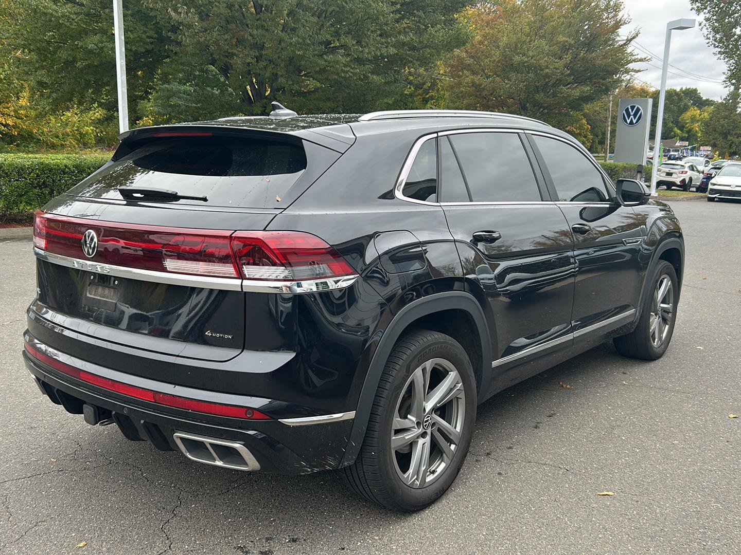 Used 2024 Volkswagen Atlas Cross Sport SEL R-Line image 4