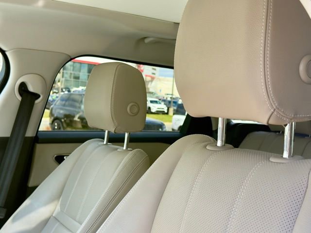 Used 2023 Land Rover Range Rover Velar R-Dynamic S image 7