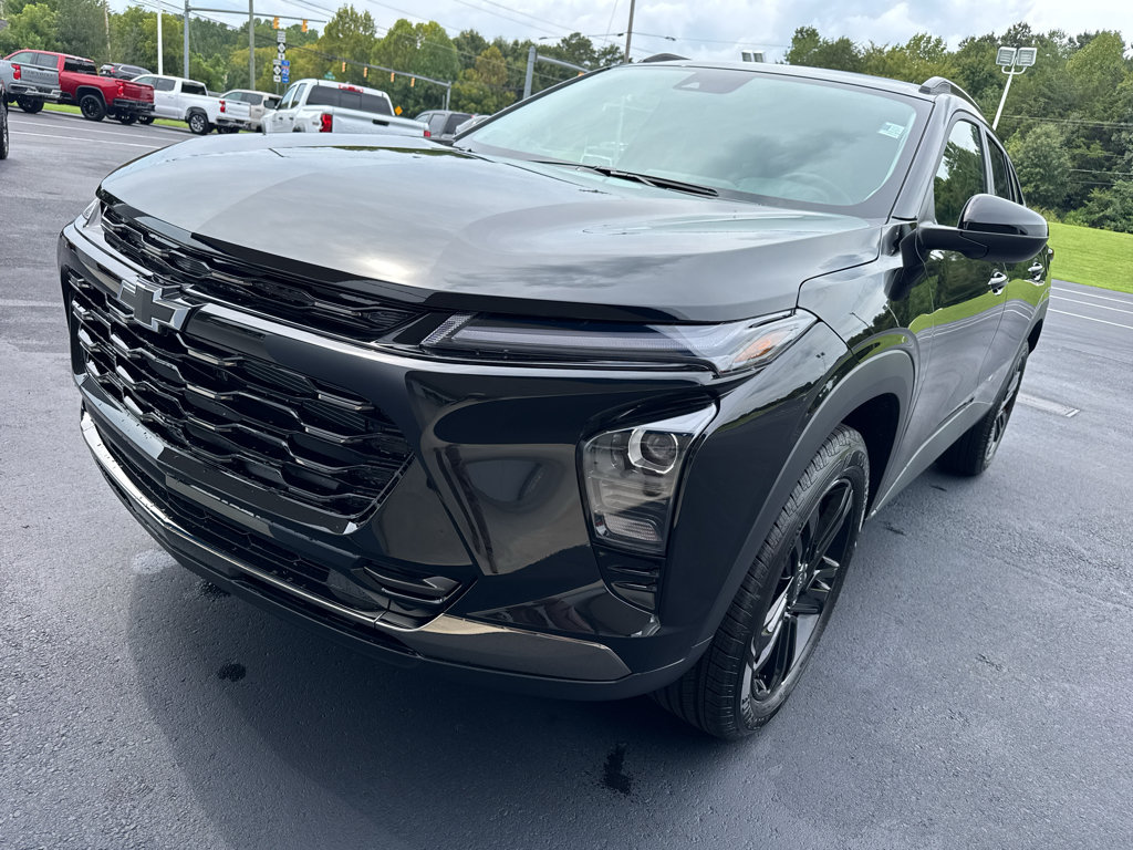 New 2026 Chevrolet Trax ACTIV w/ Sunroof Package