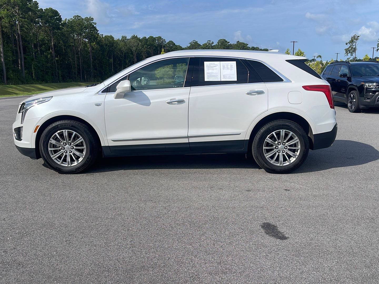 Used 2017 Cadillac XT5 Luxury w/ Driver Awareness Package AWD/4WD image 4