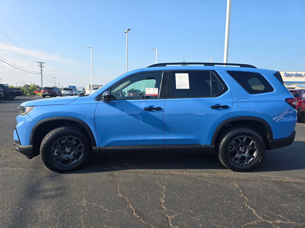 Used 2025 Honda Pilot TrailSport image 5