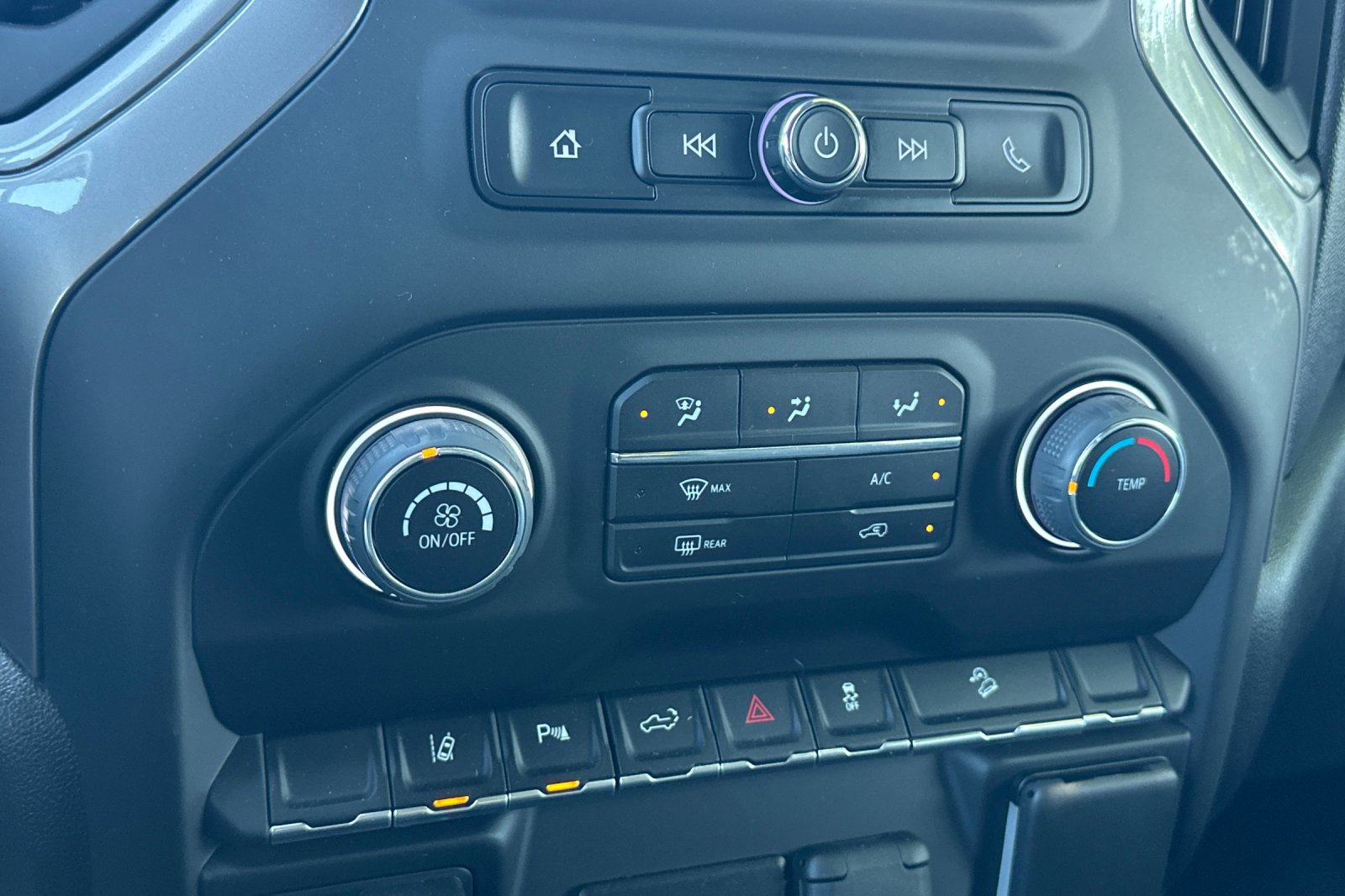 Used 2024 Chevrolet Silverado 2500 Custom w/ Custom Value Package image 19