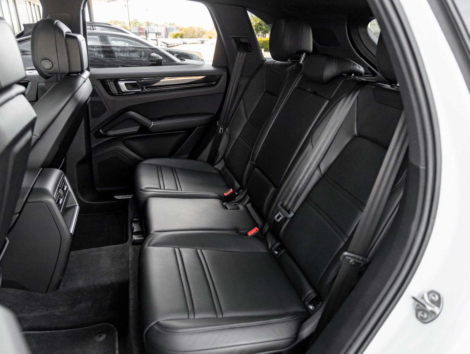 Used 2023 Porsche Cayenne image 35