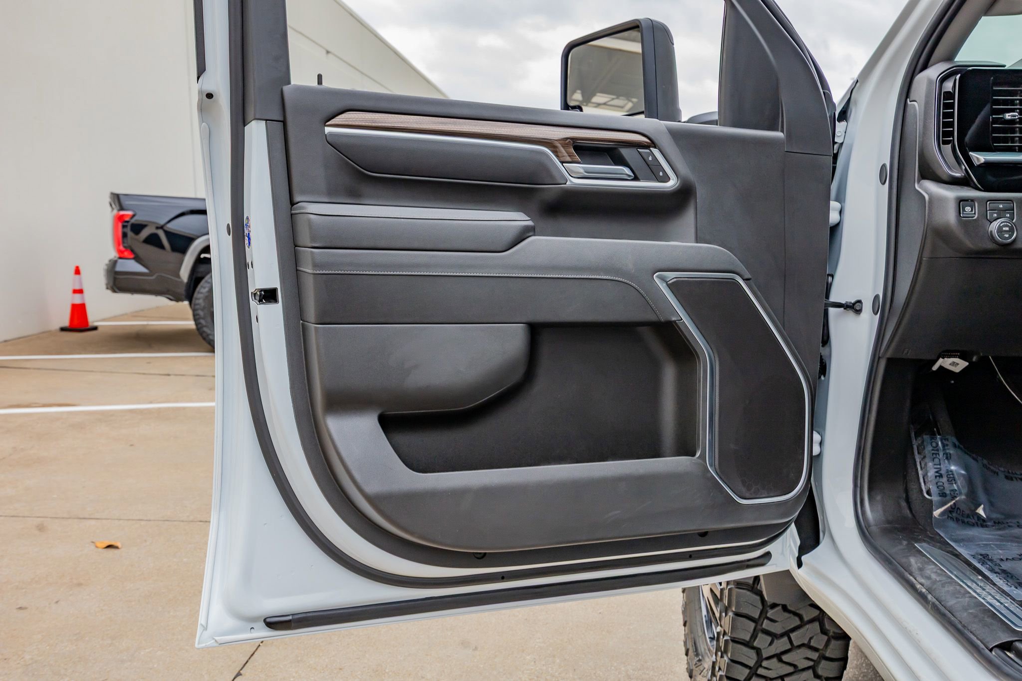 Used 2026 Chevrolet Silverado 3500 LT w/ Convenience Package AWD/4WD image 35