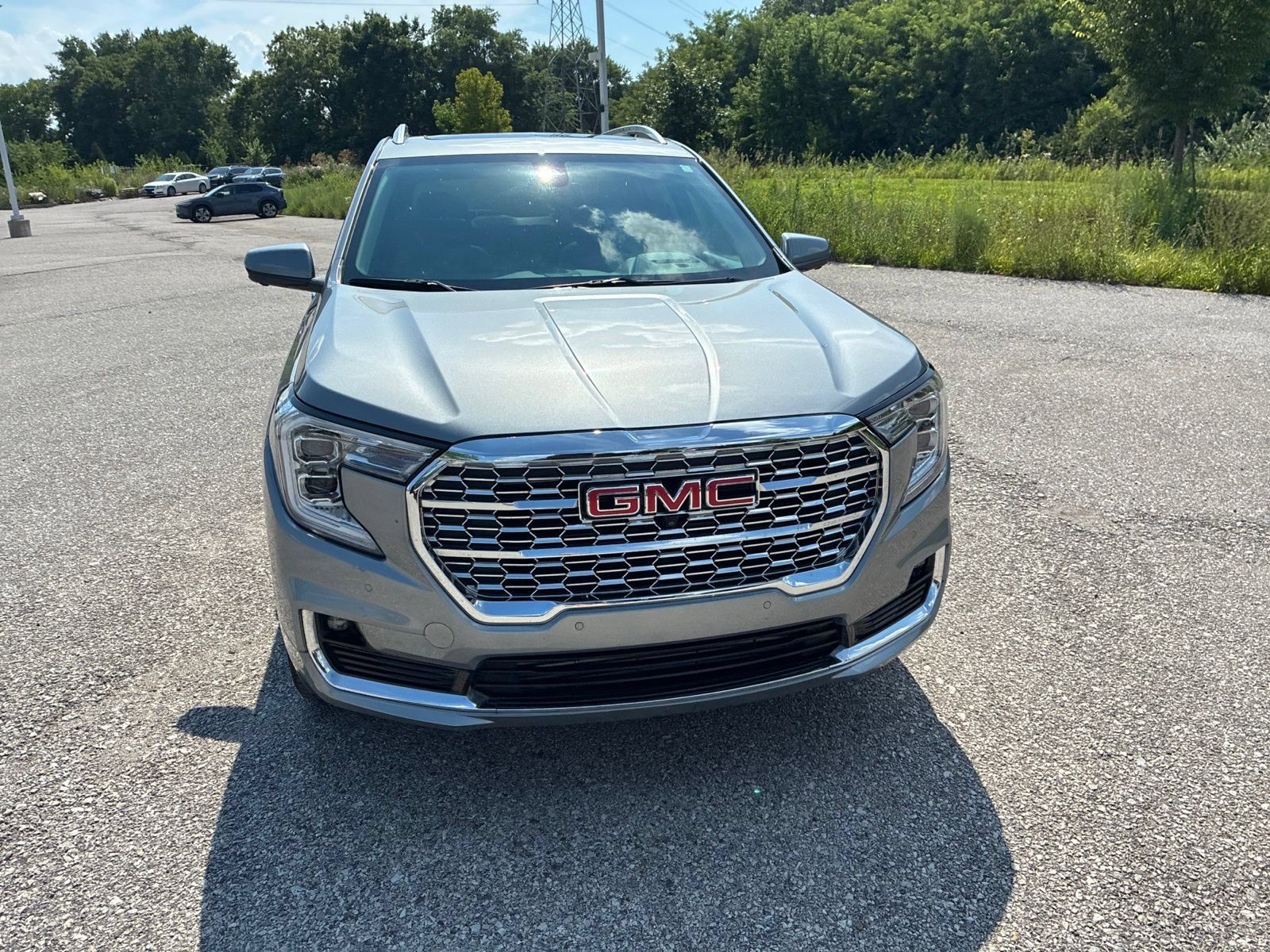Used 2024 GMC Terrain Denali w/ Denali Premium Package AWD/4WD image 10
