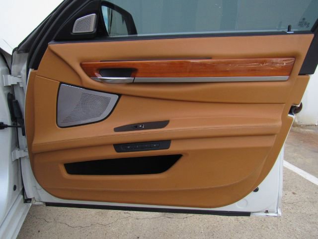 Used 2013 BMW ALPINA B7 xDrive w/ Driver Assistance Pkg image 23