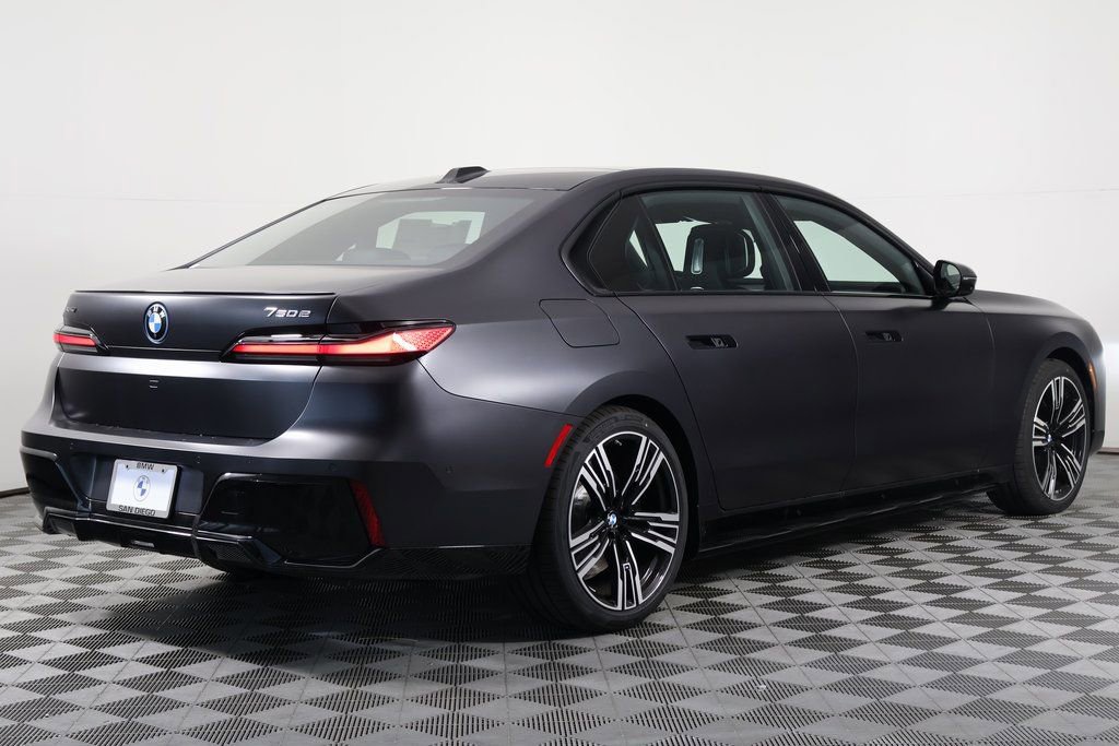New 2026 BMW 750e xDrive w/ Executive Package image 2