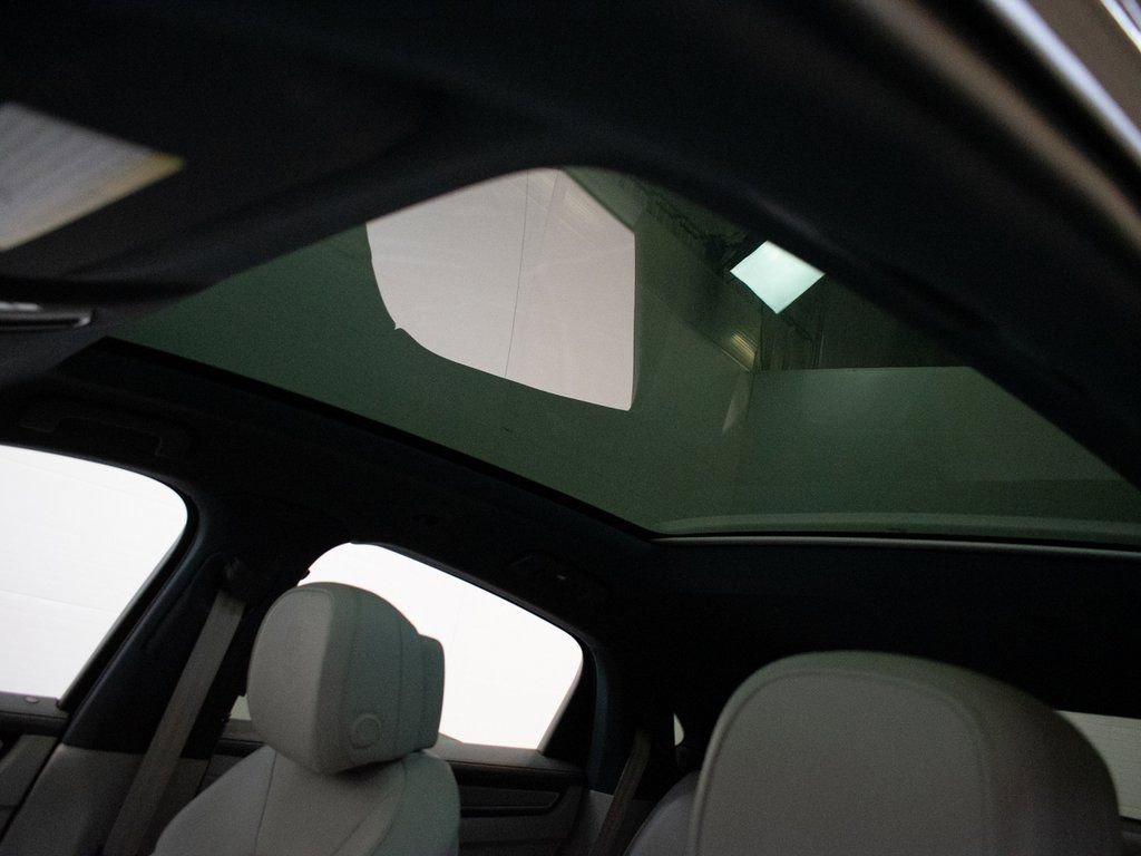 Certified 2023 Porsche Cayenne Platinum Edition image 22