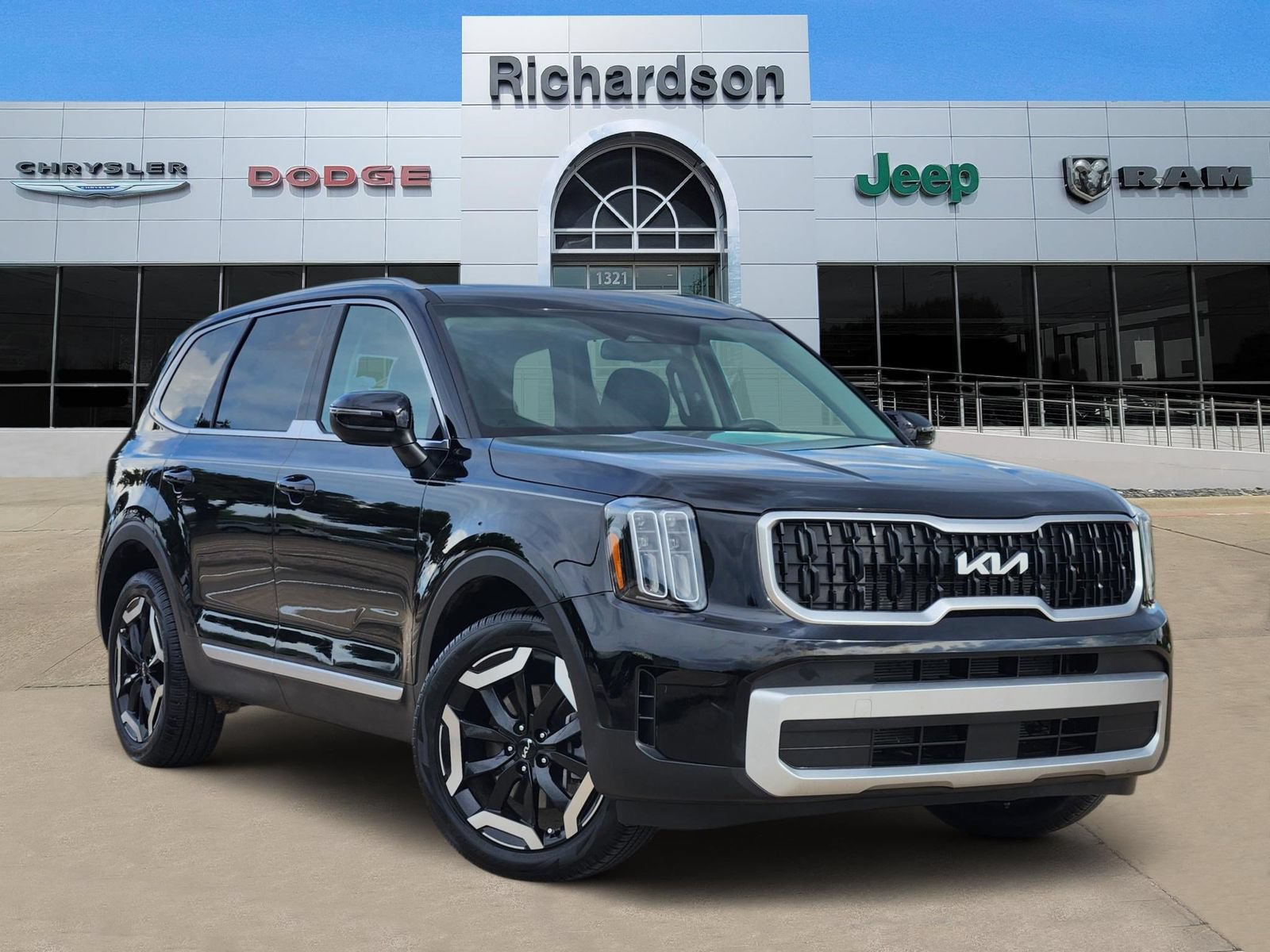 Used 2025 Kia Telluride EX w/ EX Captain's Chair Package FWD image 1