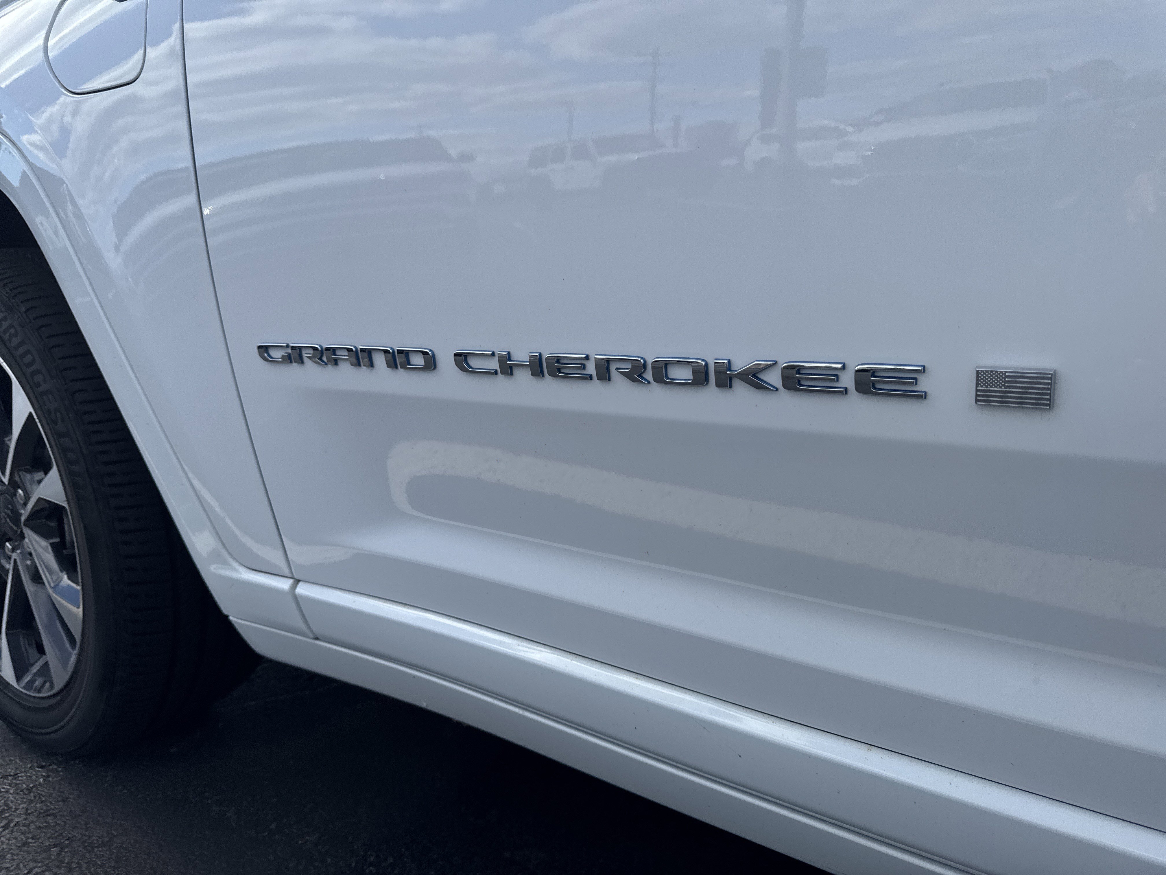 Used 2023 Jeep Grand Cherokee Overland AWD/4WD image 33