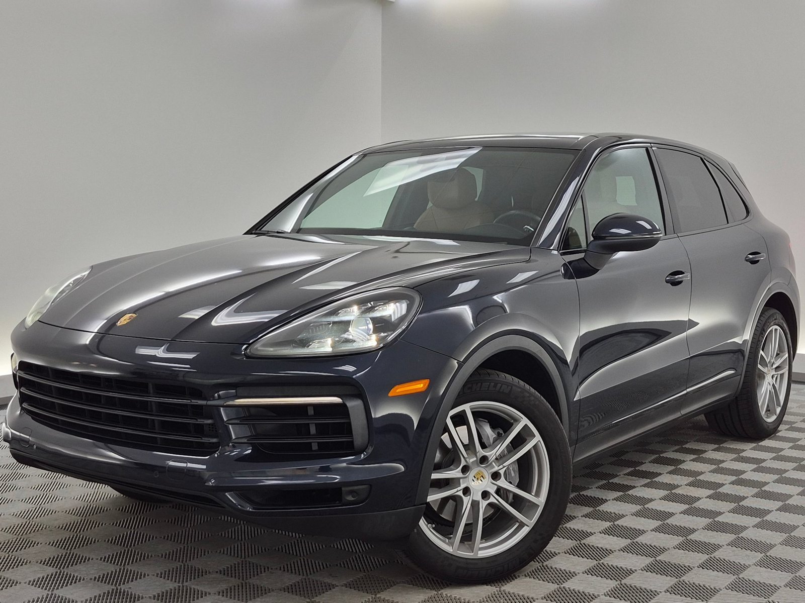 Used 2019 Porsche Cayenne AWD/4WD image 1