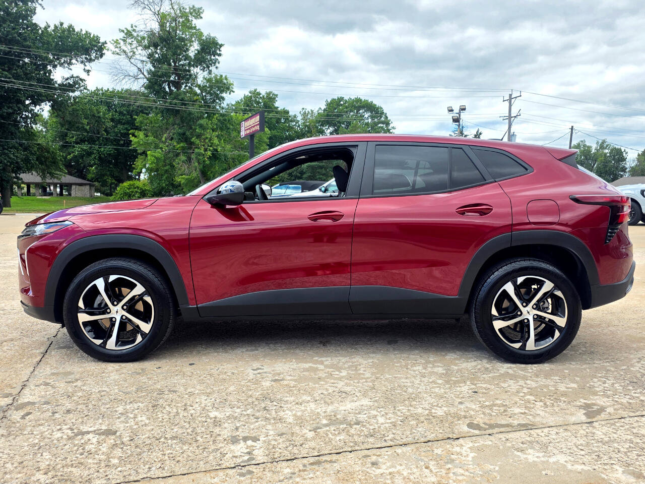 Used 2025 Chevrolet Trax RS w/ Driver Confidence Package image 6