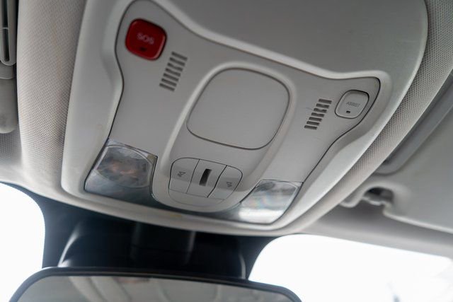 Used 2020 Jeep Renegade Latitude w/ Cold Weather Group image 32