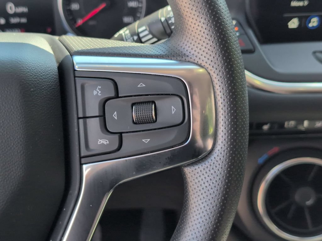Used 2025 Chevrolet Blazer LT FWD image 21