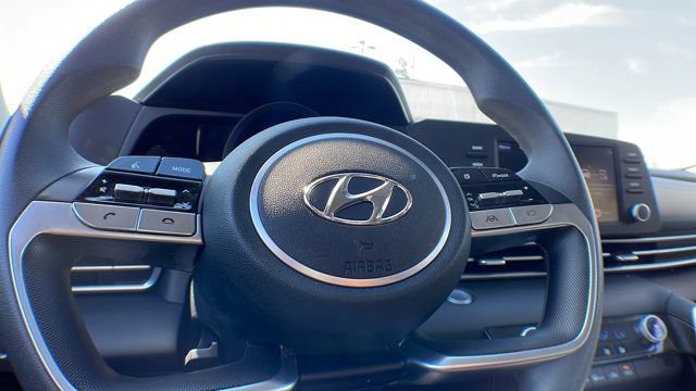 Used 2022 Hyundai Elantra SEL w/ Preferred Accessory Package image 12