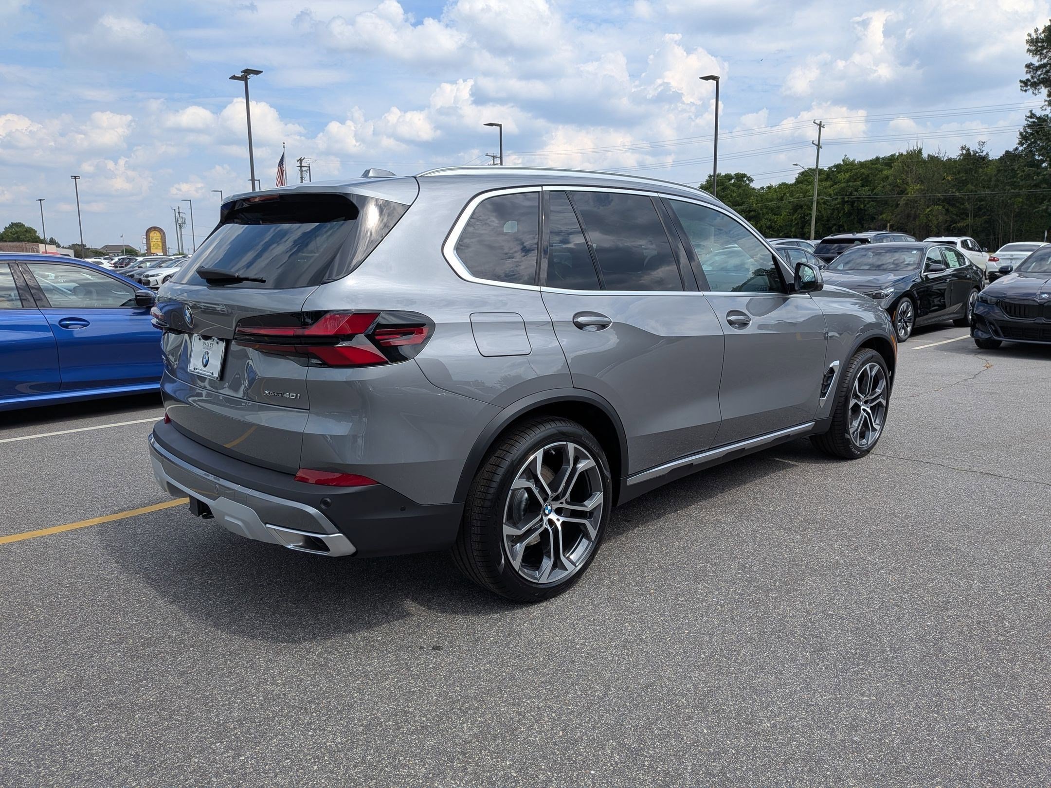 New 2026 BMW X5 xDrive40i w/ Climate Comfort Package AWD/4WD image 3